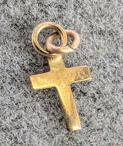 10K Mini Cross 0.03G Pendant