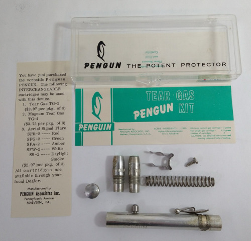 RARE Vintage Penguin Tear Gas/Flair Pen Gun W/ Original Case, Inserts, Mount, And Two Unfired Rounds