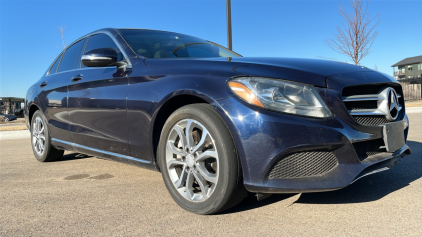 2015 MERCEDES C-300 - AWD!