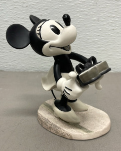 Walt Disney Classics Collection Minnie Mouse &ldquo;Puppy Love&rdquo; 6&rdquo; Tall Figurine In Original Box