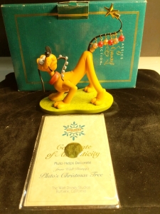 Walt Disney Collectors Society Membership Sculpture Holiday Series 1996 "Pluto Helps Decorate" Pluto 'Pluto's Christmas Tree'