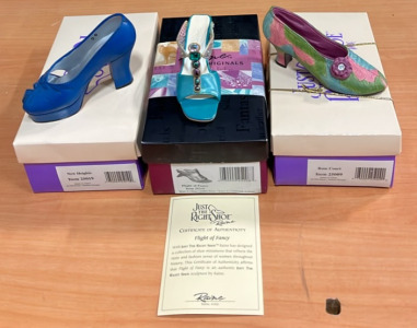 (1) Just The Right Shoe Limited Event Only 2001 Flight of Fancy Item# 25208 (1) Just The Right Shoe Rose Court Item# 25009 (1) Just The Right Shoe New Heights Item# 25019
