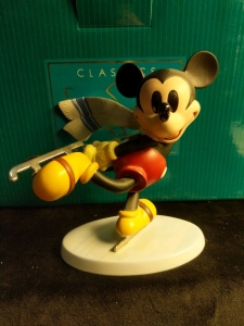 Walt Disney Collectors Society Membership Sculpture Mickey Mouse "Watch Me!" 'On Ice'