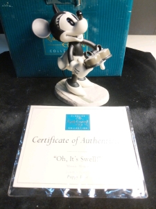 Walt Disney Collectors Society Membership Sculpture "Oh, It's Swell!" Minnie Mouse 'Puppy Love'