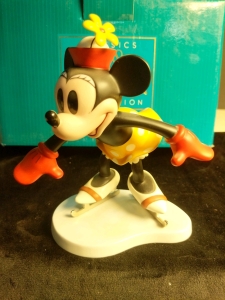 Walt Disney Collectors Society Membership Sculpture "Whee!" Minnie Mouse 'On Ice'