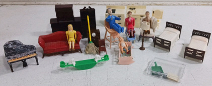(17+) Vintage Dollhouse Furniture & Figures - 1947-49