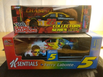 Racing Champions Collectors Series 1:24 Scale #22 CAT Truck Engines NASCAR and Racing Champions Sponsor Series 1:24 Scale #5 Kellogg's NASCAR Replicas