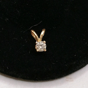 14K Natural Diamond Pendent (0.11ct)