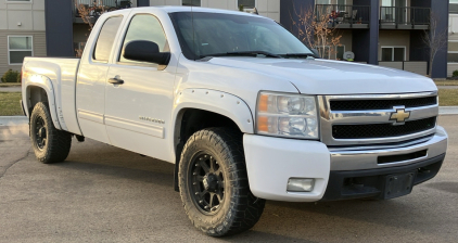 2011 CHEVROLET SILVERADO 1500 - 4X4!