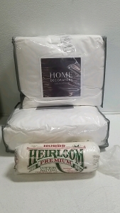 (2) Home Decorations Collection Lightweight Comforter, (1) Hobbs Heirloom Remium Cottom Batting