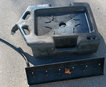 (1) Rolling Oil Drain Pan w/ Oil Filter Catch Attachment