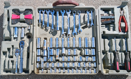 (1) Crescent Tool Set w/ Case