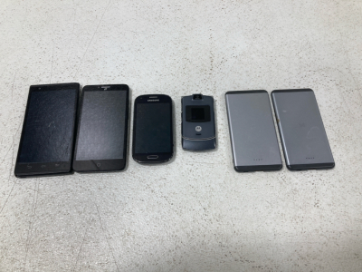 (4) Phones (2) Battery Packs