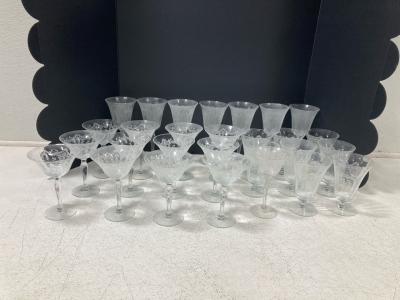 (28) Crystal Glass Martini Style Drinking Cups