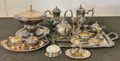 Collection of Silverware Set