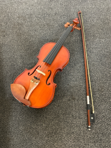Beautiful Violin & Case