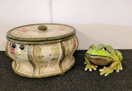 VINTAGE Storage Box and Frog Statue