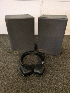 (2) JBL Speakers and Headphones