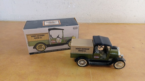 Harley Davidson 1916 Studebaker Pickup 1:25 Scale Limited Edition Bank