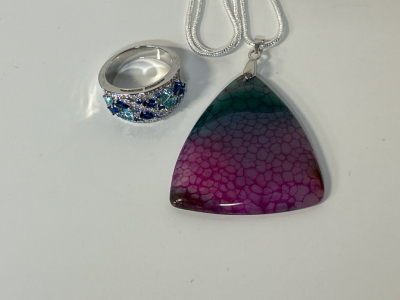 93ct Peachblow Dragon Vein Agate Necklace, & Blue Sapphire & Aquamarine Ring - Size 10