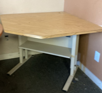 Corner Desk (Adjustable Height)