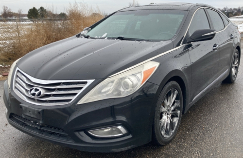 2012 HYUNDAI AZERA - SUNROOF - HEATED SEATS!