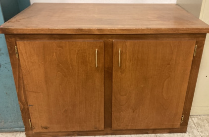 Cabinet 44&rdquo;x26&rdquo;x30&rdquo;