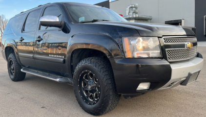 2007 CHEVY SUBURBAN - 4X4 - DVD PLAYER!