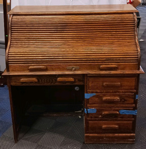 (1) Oak Crest Roll-Top Desk - 48"x29"x48"