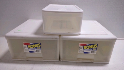 (2) 20"x 16&frac12;"x 10" Rubbermaid Jumbo Stacking Drawer w/ (1) 17&frac14;"x 12"x 7" Smaller Stacking Plastic Drawer