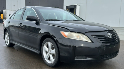 2011 TOYOTA CAMRY SE - CLEAN INTERIOR!