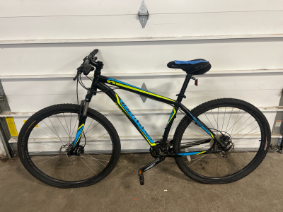 (1) 29&rdquo; Blue Black And Green HardRock Sport Specialized Bike