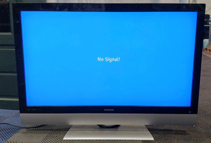 (1) Polaroid LCD TV - TLA-04641C - Powers On!