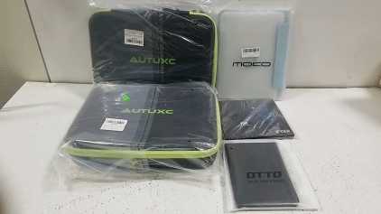 (2) Autuxc Hard Woven Storage Cases, (1) Clear iPad 10 Case, (1) KYKR Cleaning Cloths (1) Leather Fire HD 7 Tablet Case