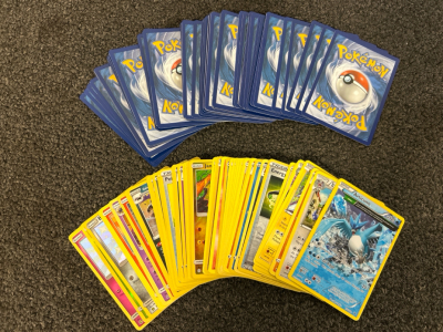 (100) Collectible Pok&eacute;mon Cards