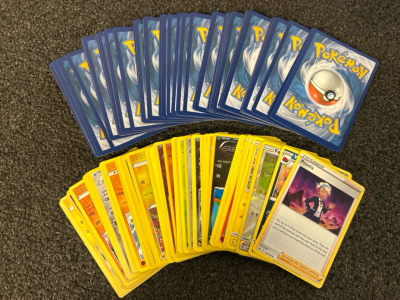 (100) Collectible Pok&eacute;mon Cards