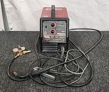 Lincoln Mig SP 135 plug and play welder. Very nice machine for the home shop. Argon bottle not included. This Item Comes from The Nampa High-school shop..