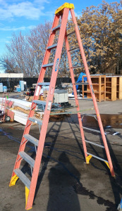 (1) Werner Pro Series Fiberglass Step Ladder - 12'
