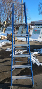 (1) Louisville Fiberglass Step Ladder - 8'<br/>