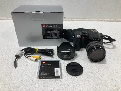 Leica V-Lux 1 Leica DC Vario-Elmarit 1:2.8-3.7 / 7.4-88.8 ASPH Camera w/Box & Accessories