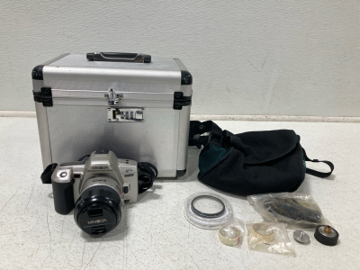 Minolta Maxxum QTsi AF Zoom 35-80mm 1:4 (22)-5.6 Camera w/Carrying Box, Camera Cover & Accessories