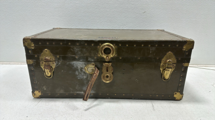 Vintage U.S. Army Genuine Vulcanized Trunk (31&rdquo; x 17&rdquo; x 13&rdquo;)