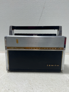 Zenith Royal 1000-D All Transistor Trans-Oceanic Short Wave Portable Radio