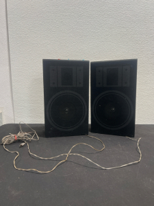 (2) Vintage Home Audio Bookshelf Speaker + 2 Cable Plugs