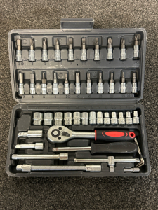 46-Piece Tool Kit : Includes Sockets, Screwdriver Bits, Ratchet Handle, and Extensions