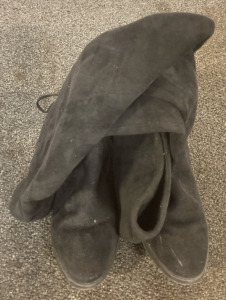 Size 7: Black Boots