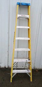 (1) Werner Fiberglass Step Ladder - 8'<br/>
