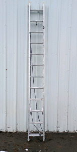 (1) Aluminum Extension Ladder