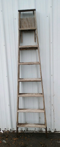(1) Keller Wooden Step Ladder