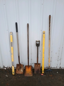(1) Lot of Garden & Construction Tools<br/>